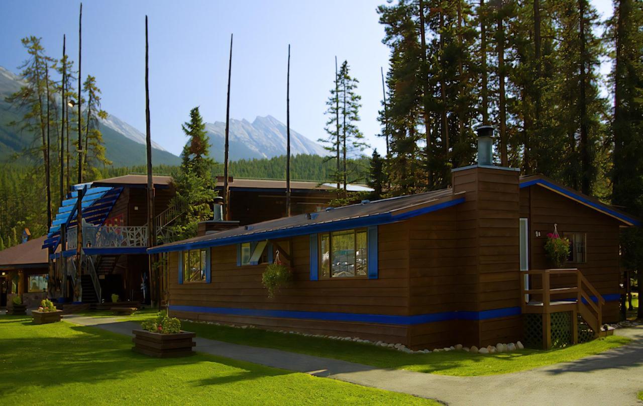 Sunwapta Falls Rocky Mountain Lodge