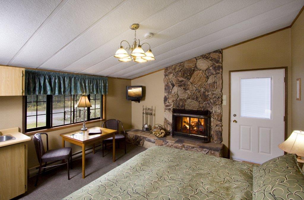 Lodge Sunwapta Falls Rocky Mountain Jasper